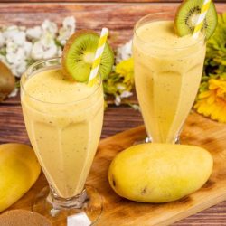 How to make a kiwi quencher from tropical smoothie